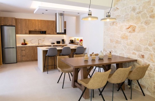 Melidoni Villa | New stylish villa with heated pool & jacuzzi!