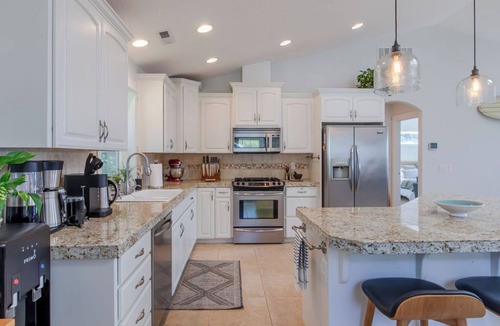 Tolovana Park House | NEW Surf-Inspired Retreat, King Beds, Chef's Kitchen, Outdoor Lounge, Walk to Beach