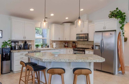 Tolovana Park House | NEW Surf-Inspired Retreat, King Beds, Chef's Kitchen, Outdoor Lounge, Walk to Beach