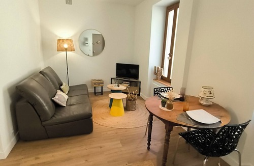 Marengo - Jolimont Apartment | New T2 30 m2 air-conditioned, private garden terrace, 10 mn from train station and town center.