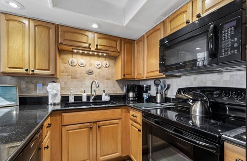 Indian Rocks Beach Condo | New Tastefully Remodeled Direct Gulf Front 1BR/BA Paradise - Very Clean