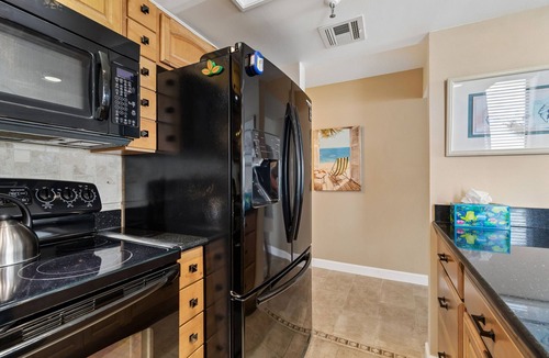 Indian Rocks Beach Condo | New Tastefully Remodeled Direct Gulf Front 1BR/BA Paradise - Very Clean
