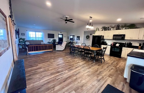 Makanda Cabin | NEW! The Blue View Cabin - A Winery and Outdoor Recreation Get Away