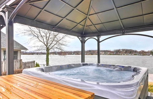 Portage Lakes House | NEW! 'The Docks @ Waterside' Lake Home w/ Hot Tub!