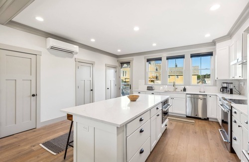 Seabrook House | *NEW* The Hermit: Private Hot Tub, Dog Friendly!
