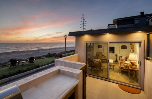 Sand Section Villa | New! The Triton – Manhattan Beachfront Escape