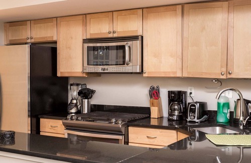Logan Circle Apartment | NEW! Thomas Circle 2BR Furnished Condo