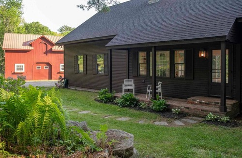 Quechee House | New! Thorn Apple Retreat - Fully renovated 3BD Cottage with Views