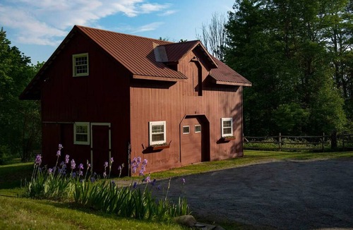 Quechee House | New! Thorn Apple Retreat - Fully renovated 3BD Cottage with Views