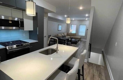 Fairmount Apartment | New three bedroom art museum area with backyard