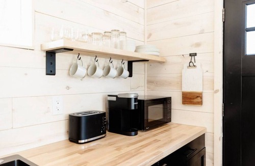 Ironton Apartment | New! Tiny House Couples Retreat, Outdoor Shower