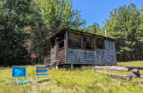 Hancock Point House | New! Tiny Log Cabin by the sea