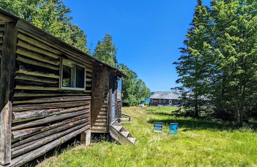 Hancock Point House | New! Tiny Log Cabin by the sea