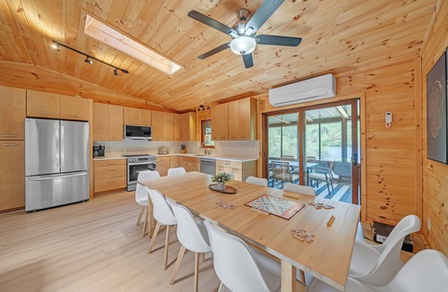 White Haven Cabin | New to VRBO! Lakefront I Movie Theater I Putting Green I Game Room I Bocce ball!