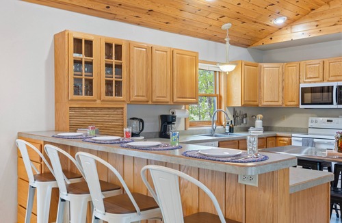 Nisswa House | New to VRBO - On the trail, peaceful and wooded. Fireflies, gardens, starry sky