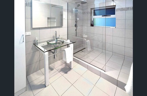 New Town Apartment | New Town Gem - Entire Apartment - Quiet and Convenient