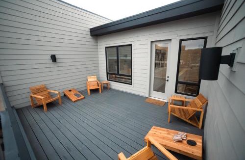 West Central Westminster House | New TownHome Downtown Westminster 4-6 Guests