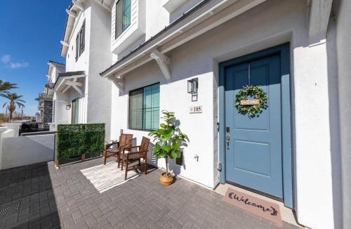 Mesa Villa | New! Townhome Hideaway w/ Popcorn Machine Sleeps 6