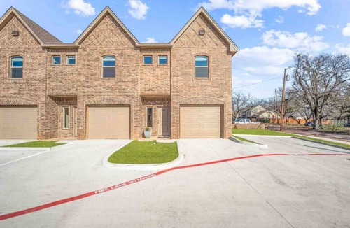 Stephenville House | New Townhome-Walk to Tarleton