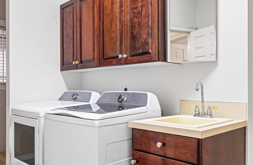 Eagle House | NEW! Tranquil Pond-Side Retreat | 4 Bikes Available to Bike Boise River Greenbelt | Outdoor Fire Pit