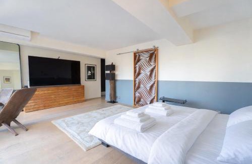 Quartier de Rochechouart Apartment | New Triplex Sacré-Cœur with AC - Jacuzzi & 360 Rooftop