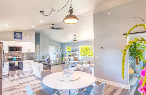 Crystal River House | *NEW*TwinHeronHideaway|Ozello|Sleeps6|OnCanal|HotTub|FirePit