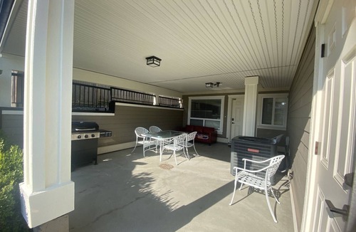 White Rock House | New two-bedroom legal suite with parking