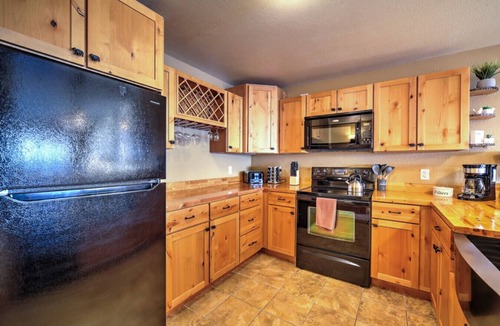 Two Harbors Condo | NEW: Two Harbors Superior Lakefront 2BR Corner | Pool | Hot Tub & Sauna | EV