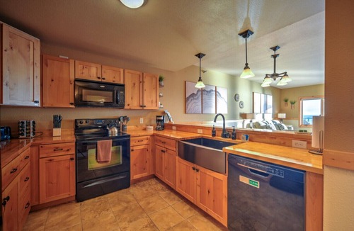 Two Harbors Condo | NEW: Two Harbors Superior Lakefront 1BR Corner | Pool | Hot Tub & Sauna | EV