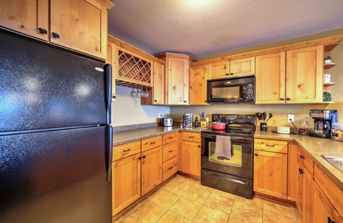 Two Harbors Condo | NEW: Two Harbors Superior Lakefront 2BR Retreat | Pool | Hot Tub & Sauna | EV