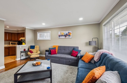 Seminary Hill House | NEW! Uline Hospitality (4-Bedroom Home)