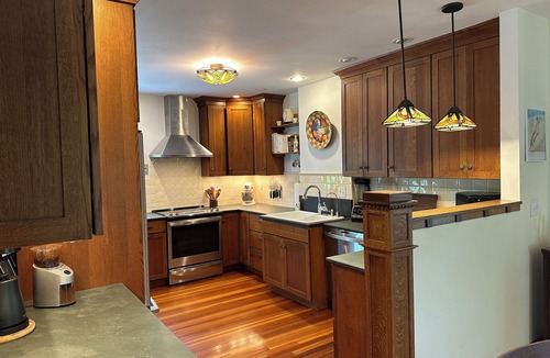 Northampton House | NEW! Updated 1920's Craftsman near Smith College for Dec holidays + Jan