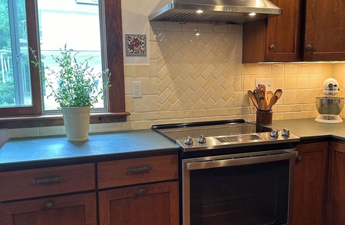 Northampton House | NEW! Updated 1920's Craftsman near Smith College for Dec holidays + Jan