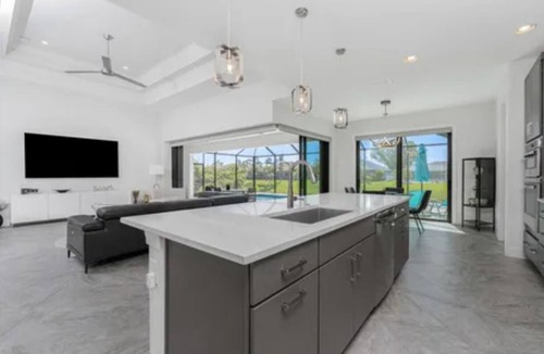 White Marsh House | NEW. UPSCALE GETAWAY. 3Bd/3Ba heated saltwater pool and Spa