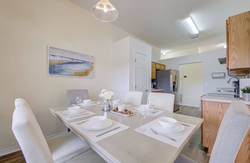 West Melbourne House | NEW! Upscale Lakeview 3-bedroom home, Pool, FastWiFi, Washer & Dryer, near Beach