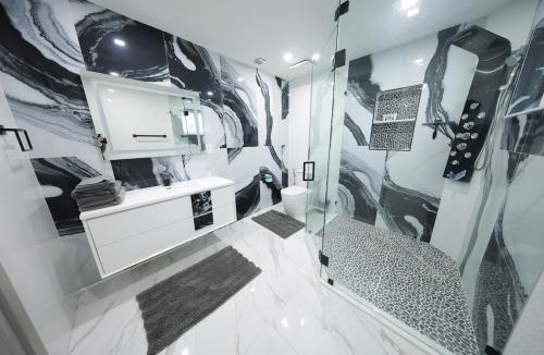 Seybold Villa | New! Upscale Modern waterfront apartment 3BR 3BA