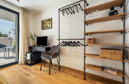 Gargazzone Apartment | New "Videre Lodge Double Room" with Mountain View, Wi-Fi & Terrace
