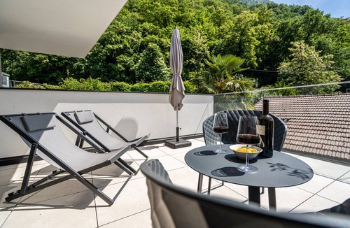 Gargazzone Apartment | New "Videre Lodge Double Room" with Mountain View, Wi-Fi & Terrace