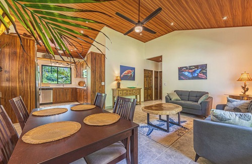Playa Matapalo House | New Villa! well-appointed home-3 min walk to beach, near Manuel Antonio Quepos