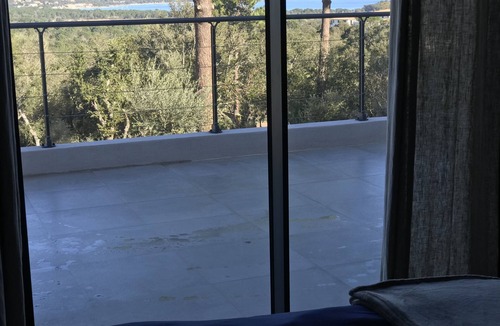 Cirendinu Villa | New villa with 4 bedrooms (4 bathrooms) for 8 people. Sea view