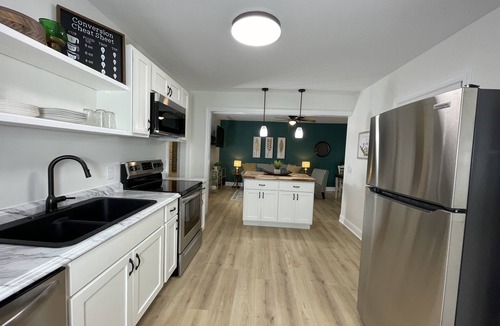 Mount Berry House | NEW w/King Bed Near Tennis Center & Berry College