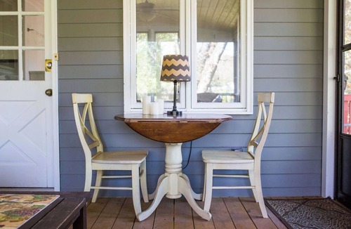 Gainesville House | New! Walk to Square ~ Hideaway in the Middle of Town ~ Summer Savings ~ Sleeps 4