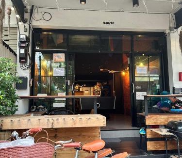 Sri Phum Hostel | New Warm Light Hostel