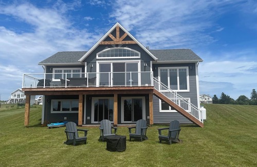 French River Cottage | NEW waterfront cottage, gorgeous views of the Sou'West River, minutes to beaches