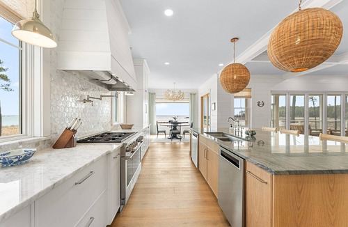 Kilmarnock House | NEW Waterfront Cottage in pleasant Kilmarnock with Views of Bay and Sandy Beach
