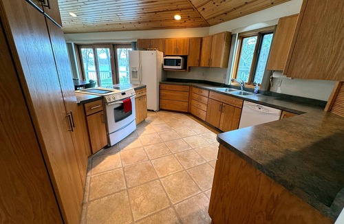 Necedah House | New Waterfront Listing- Castle Rock Lake, Hot Tub, Sand Beach, Central Wisconsin