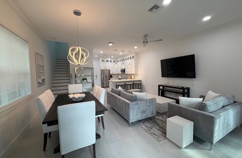 Stuart House | New Waterfront Townhome Community in the Manatee Pocket! 3BDR/2.5BTH.