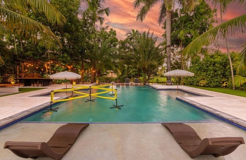Golden Glades Villa | New Waterfront Villa | Sand Terrace+Pool/VB+Fire Pit+Games