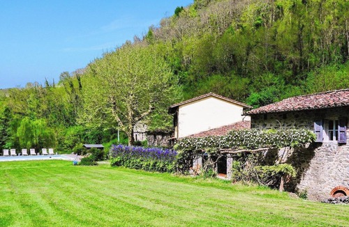 Coreglia Antelminelli Villa | NEW!Whispering water, riverside, private pool, walk to village, pizza oven, WIFI
