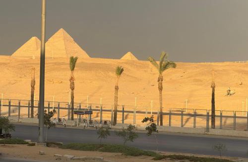 Pyramids Gardens House | New White Pyramids Inn